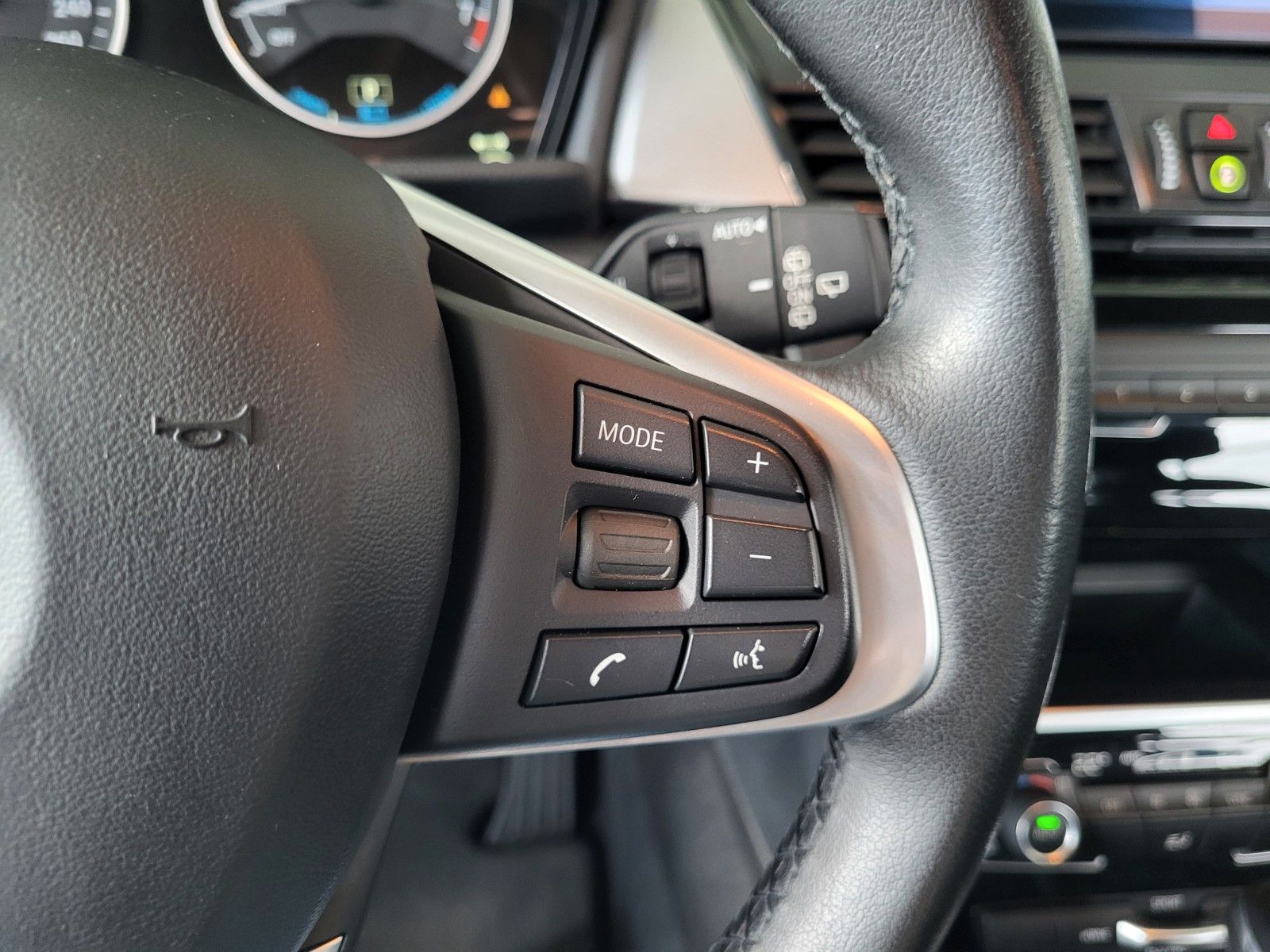 Fahrzeugabbildung BMW 225 Active Tourer/NAVI/AUTOM./LED/2.Z KLIMA