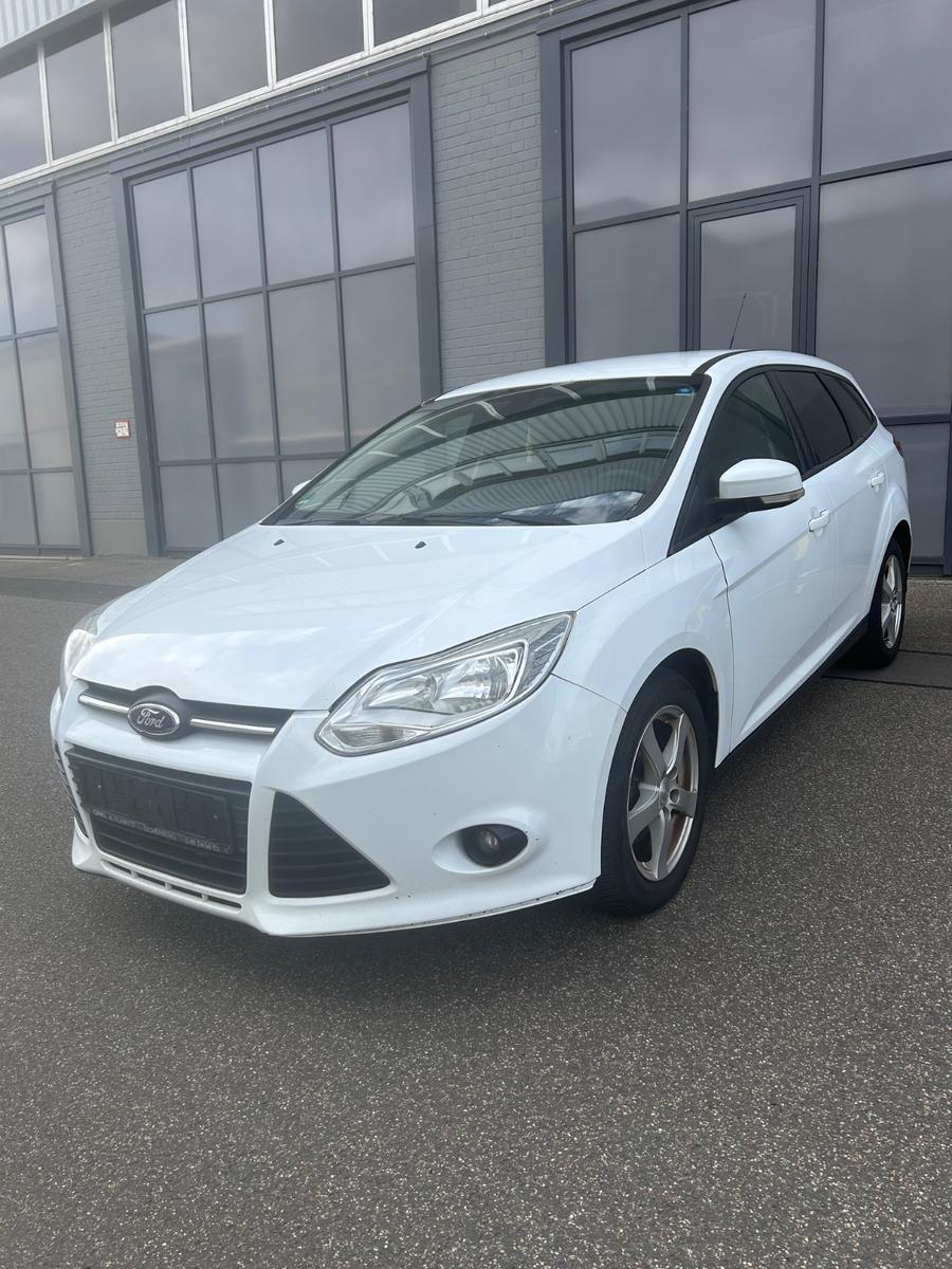 Ford Focus 2013 — interior