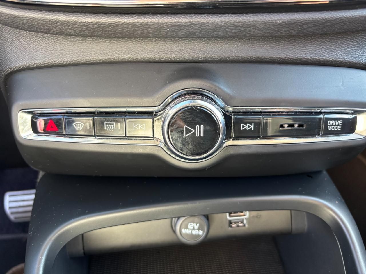 Fahrzeugabbildung Volvo XC40 R Design 2WD