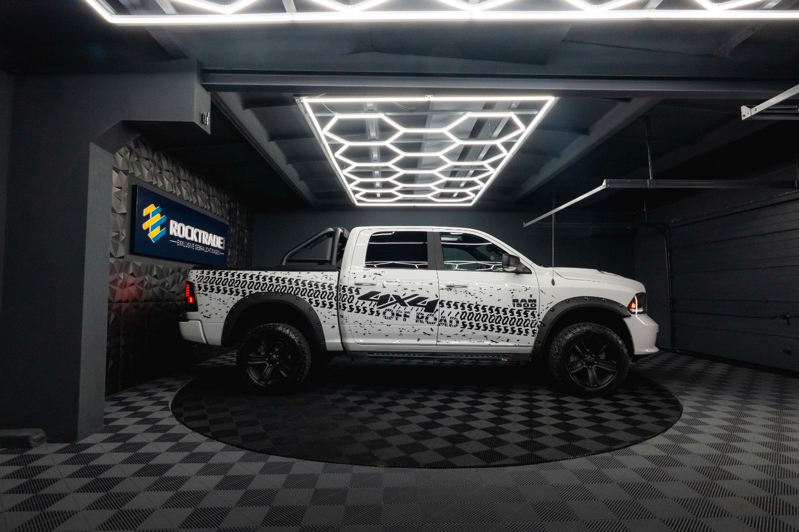 Fahrzeugabbildung Dodge RAM 5.7 V8 HEMI 4x4 OFFROAD Night-Paket *LED*AHK