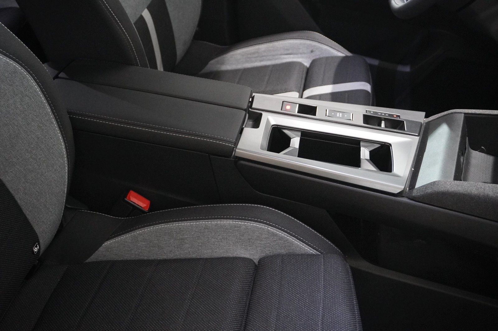 Fahrzeugabbildung Opel Grandland 1.2 48V HYBRID NAVI/LED/KAMERA/DAB+