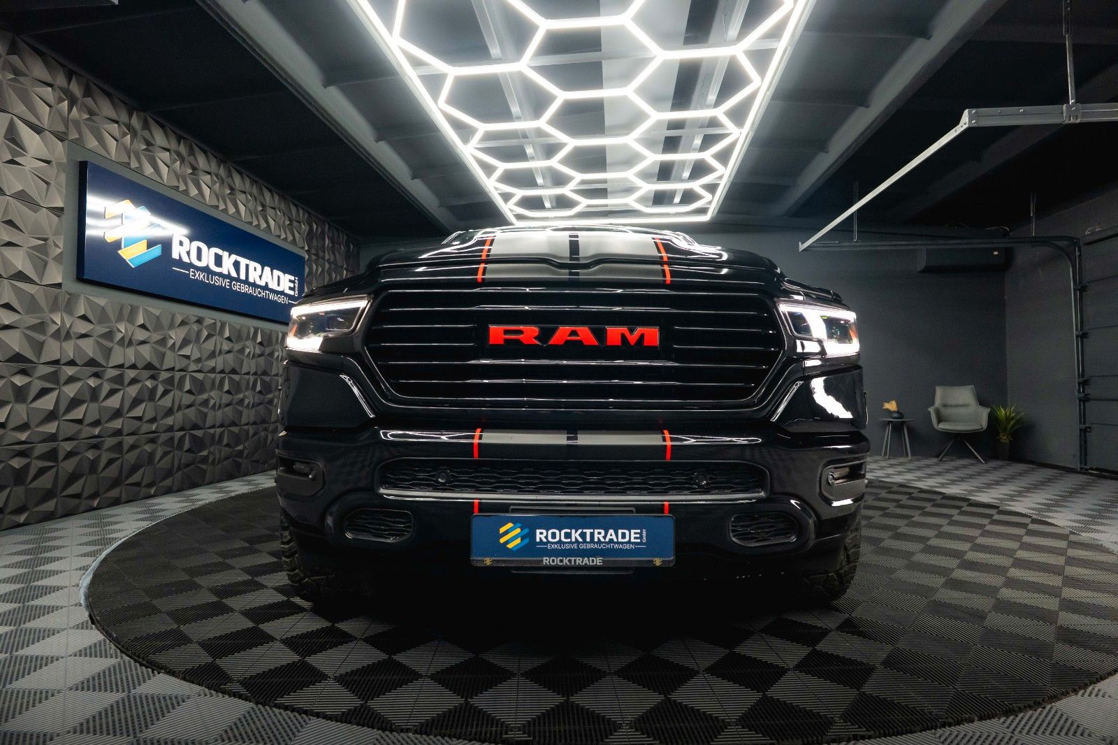 Fahrzeugabbildung Dodge RAM 5.7 V8 HEMI 4x4 OFFROAD Night-Paket Limited