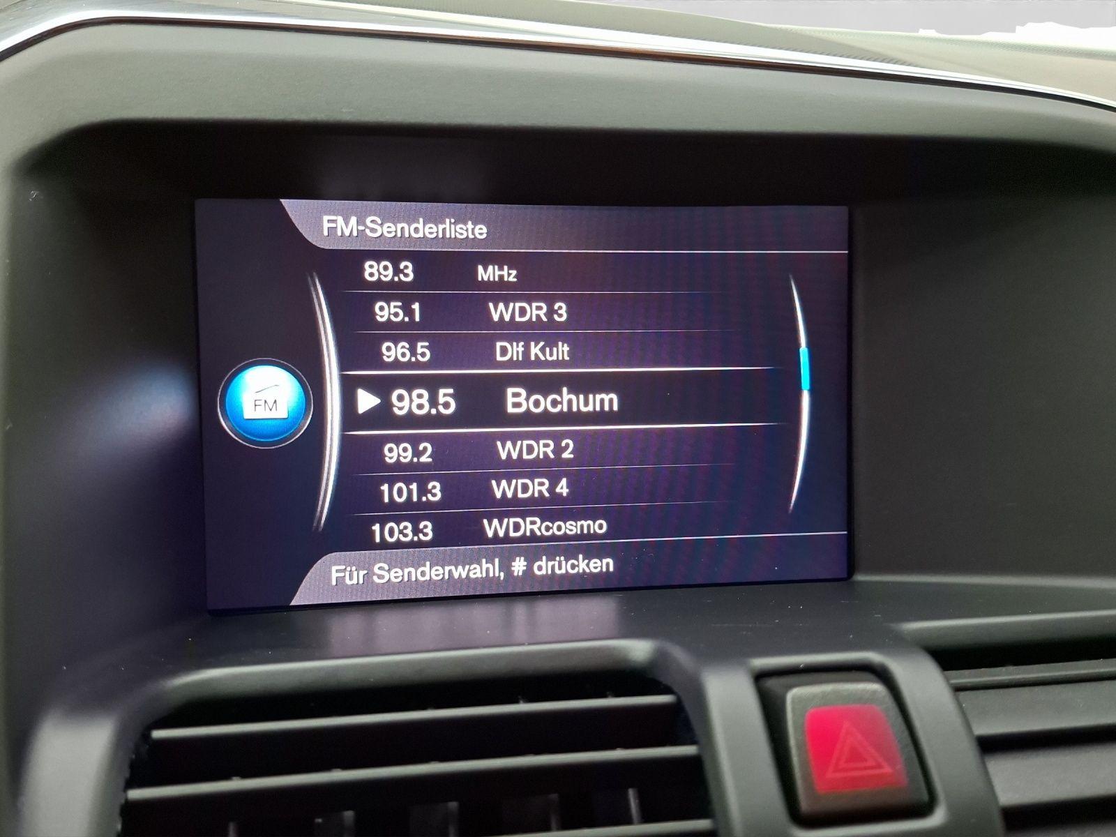 Volvo XC60 T5 AWD SUMMUM AHK PANO LEDER