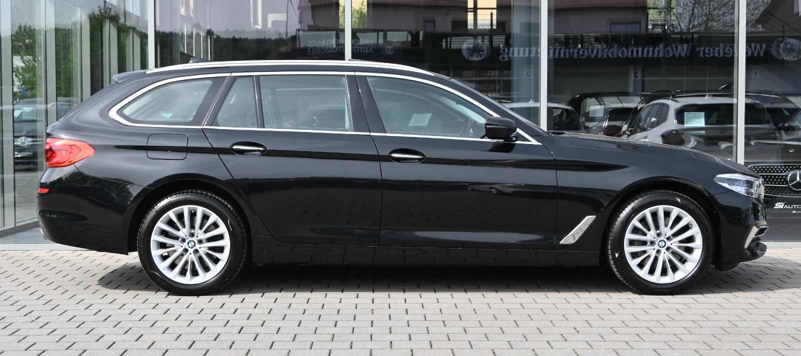 Fahrzeugabbildung BMW 530d xDr Touring Lux. °ACC°HUD°KOMFORTSITZE°PANO