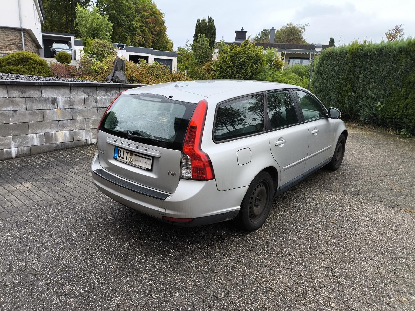 Volvo V50 2011 — interior
