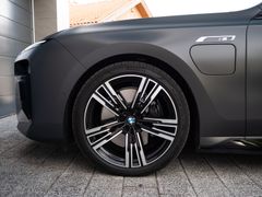 BMW M760 – 13 / 33