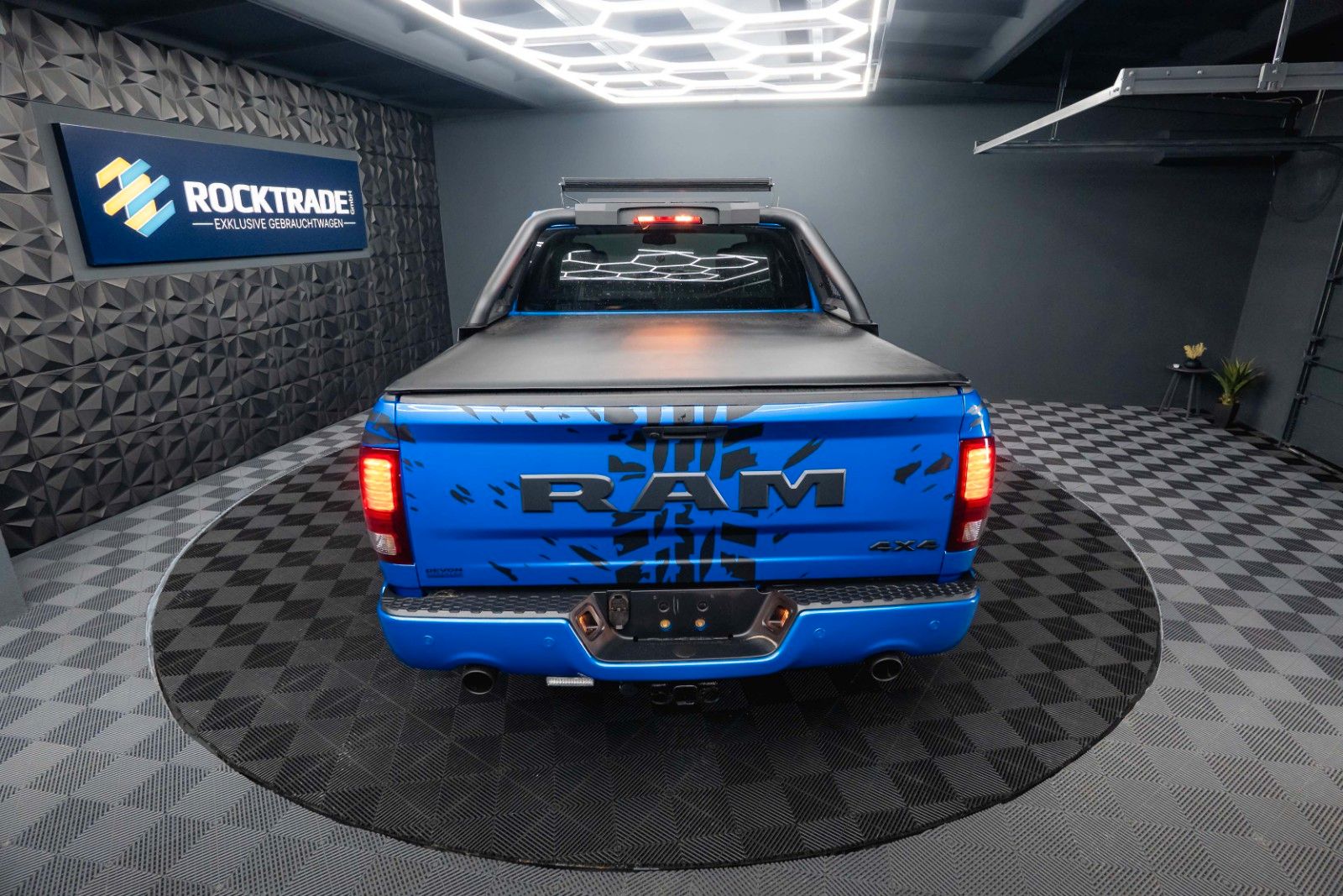 Fahrzeugabbildung Dodge RAM 5.7 V8 HEMI 4x4 OFFROAD Night-Paket *LED*