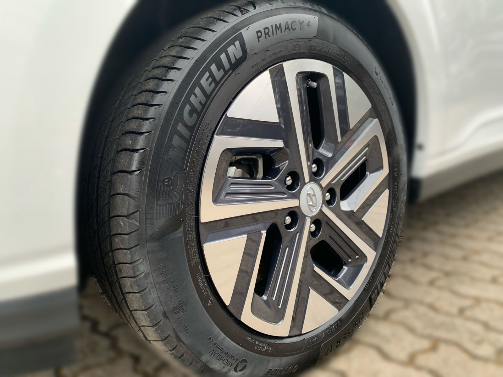 Fahrzeugabbildung Hyundai Kona Select Elektro 11 kW OBC Sitzheizung