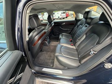 Audi A8 - 6