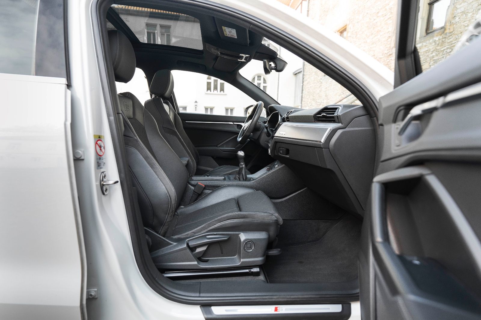 Fahrzeugabbildung Audi Q3 35 TDI QUATTRO DSP LED TOTW NAV TEMPOMAT