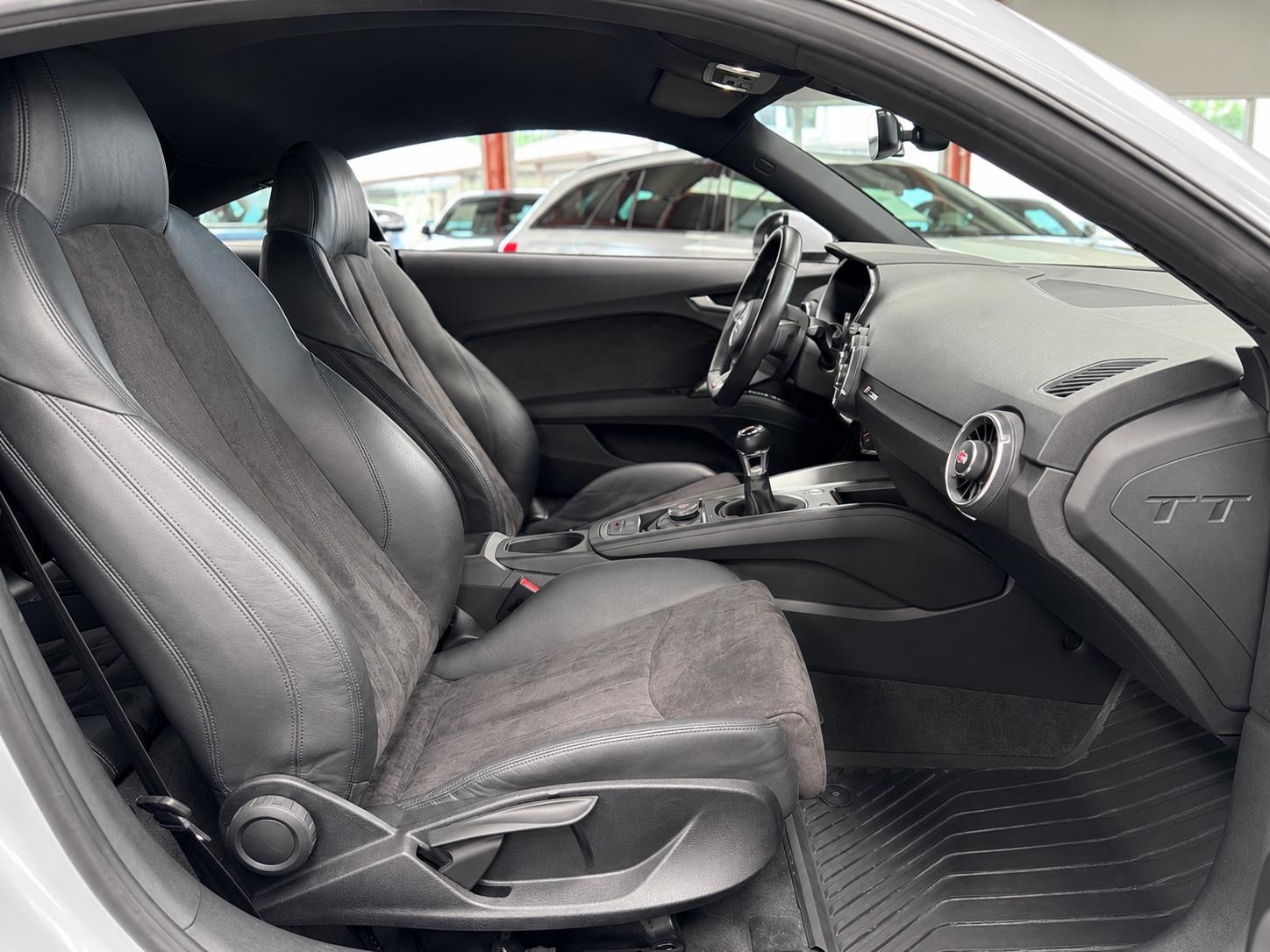 Audi TT Coupe 2.0 | SCHALTER | VIRTUAL | ALCANTARA |