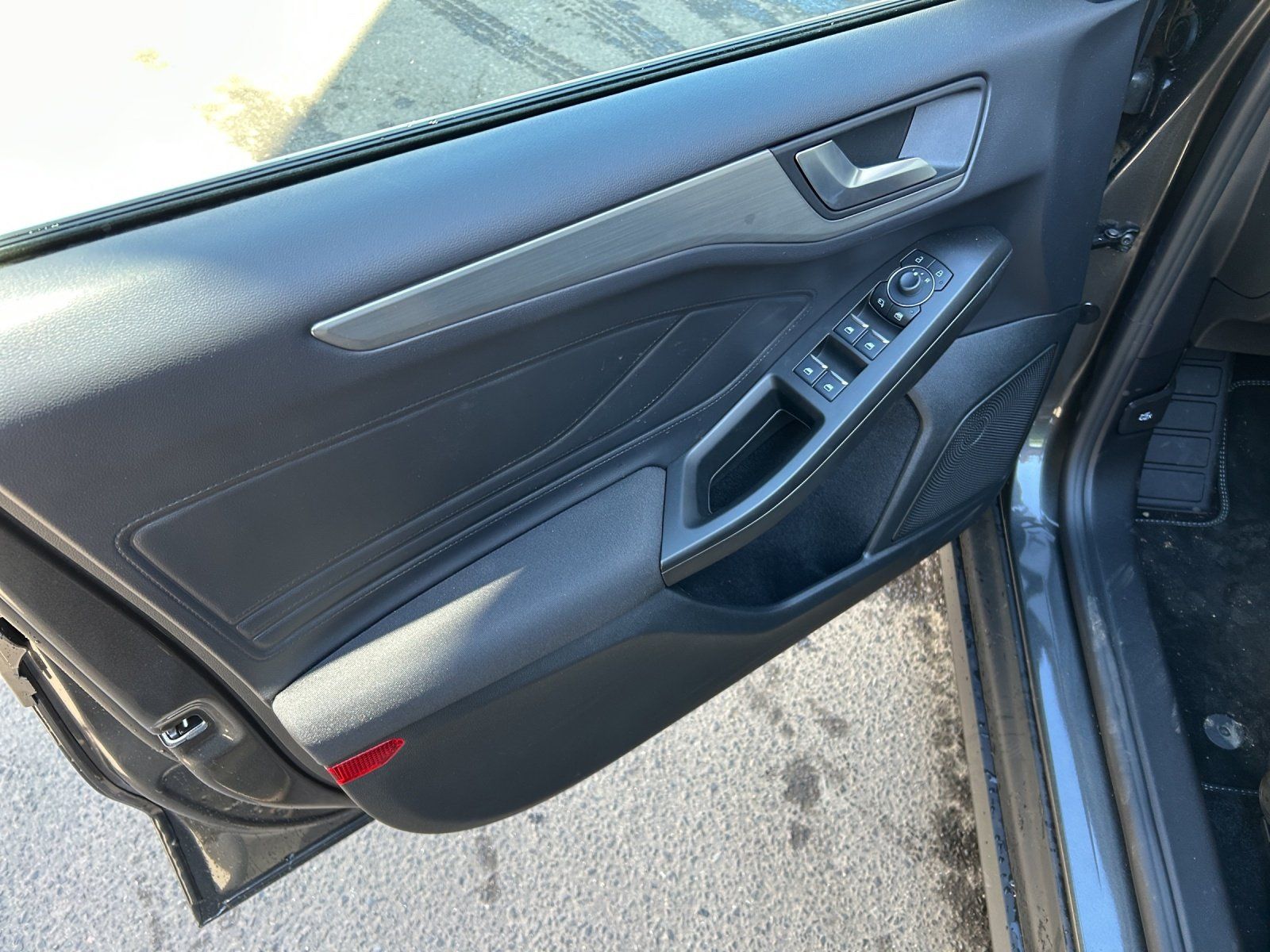 Fahrzeugabbildung Ford Focus Titanium X Winter P. B&O e.Call LM 17Z LED
