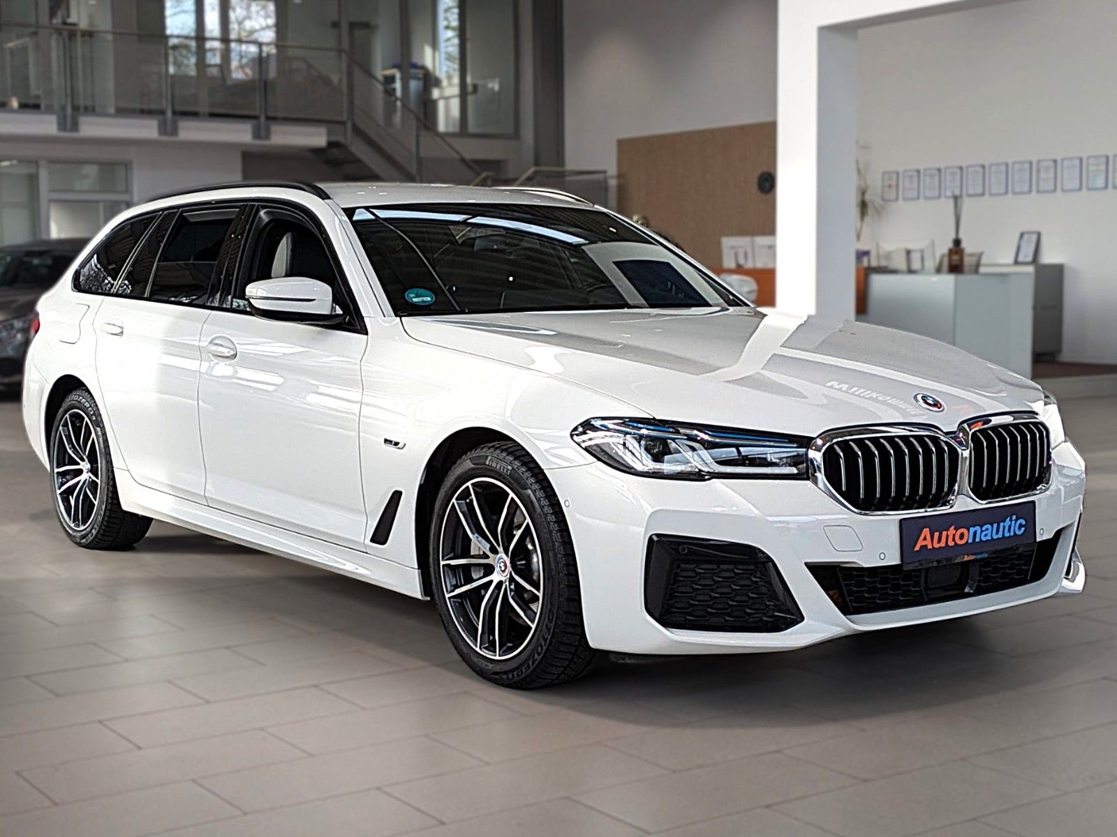 Fahrzeugabbildung BMW 530e M SPORT VIRTUAL HUD NAVI LASER LEDER AHK