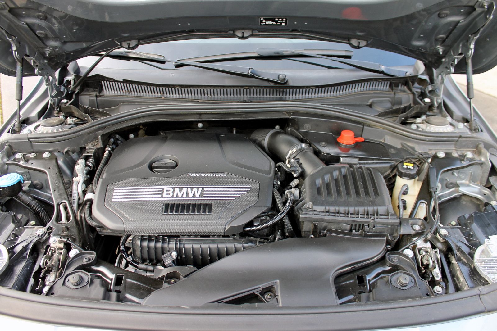 Fahrzeugabbildung BMW 118i Sport-Line Steptr. LED PDC CarPlay SHZ BT