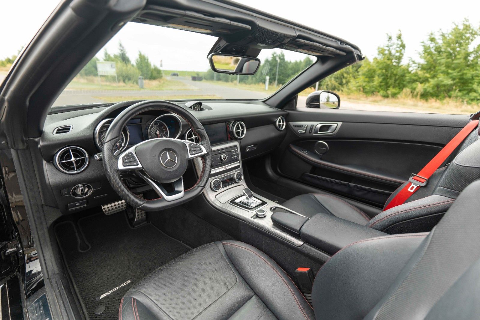 Fahrzeugabbildung Mercedes-Benz SLC 300 AMG Roadster H&K TOTW LED KAM NAV