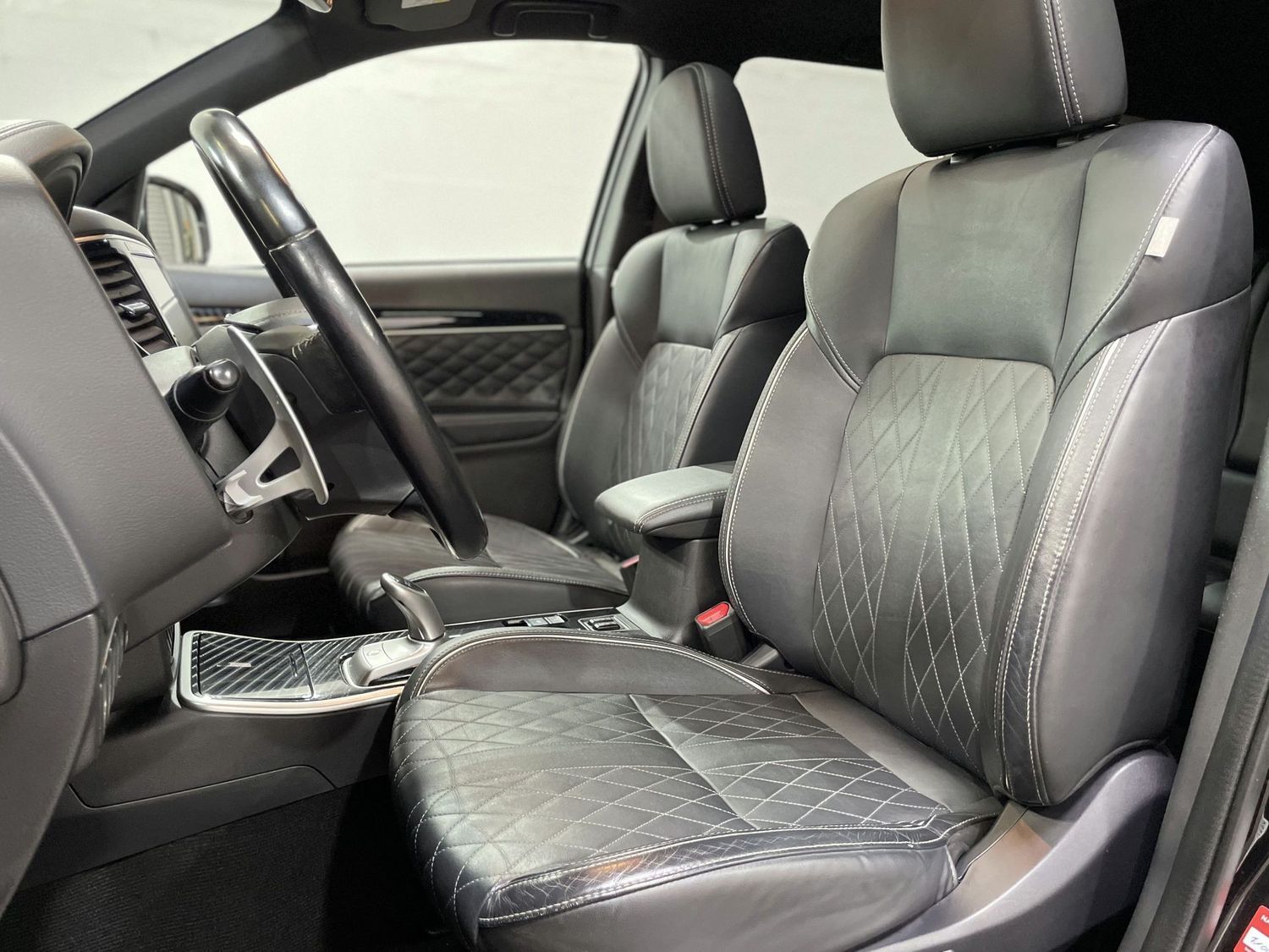 Fahrzeugabbildung Mitsubishi Outlander PHEV Top 4WD #Kamera#ACC#Bi-LED#Leder#