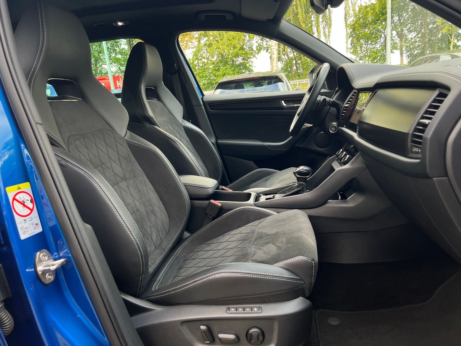 Fahrzeugabbildung SKODA Kodiaq Sportline 2.0 TDI DSG 4x4 *AHK,Pano,Stand