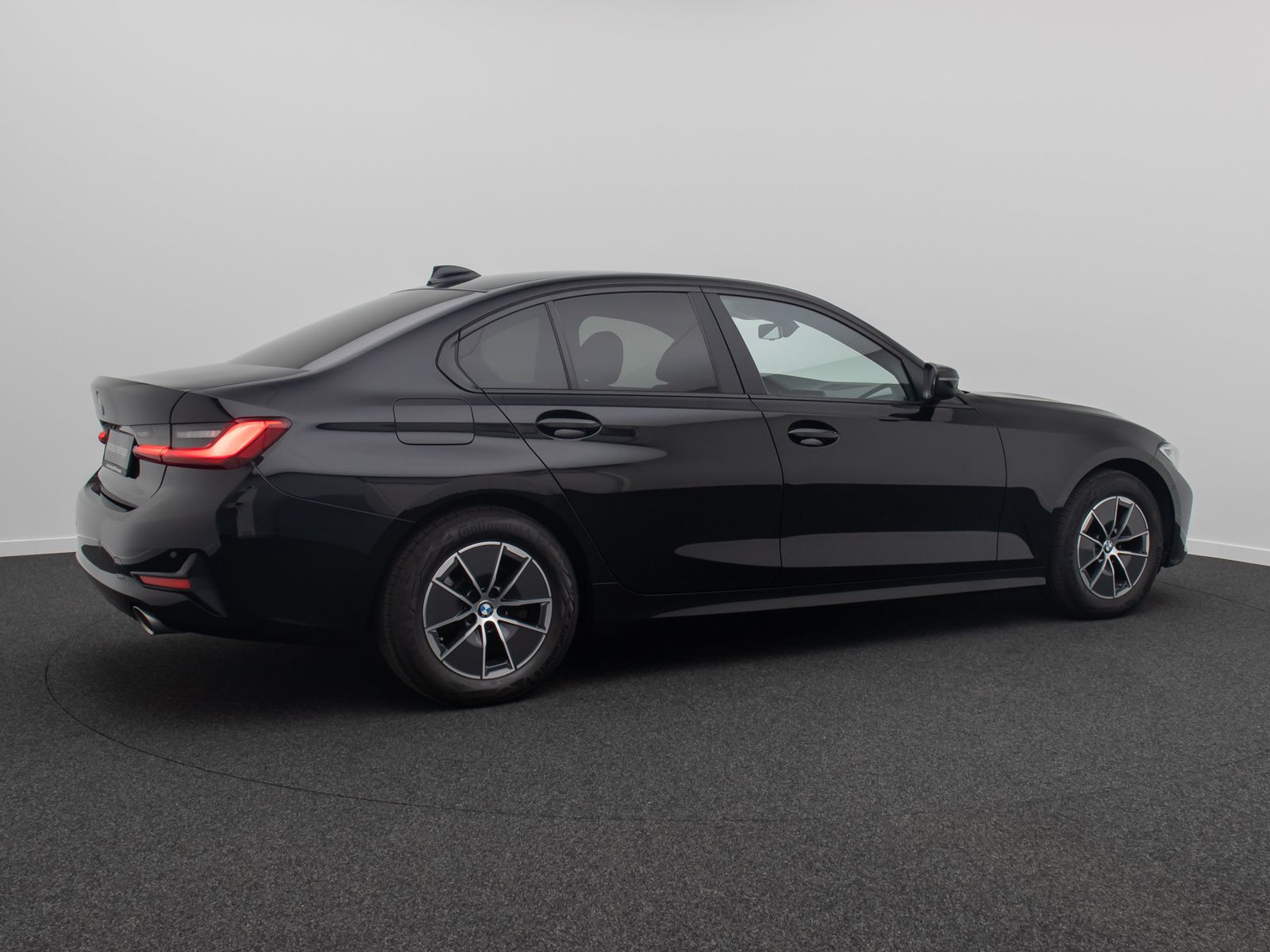 Fahrzeugabbildung BMW 318i CockpitPlus DAB GeschwindigReg Alarm HiFi