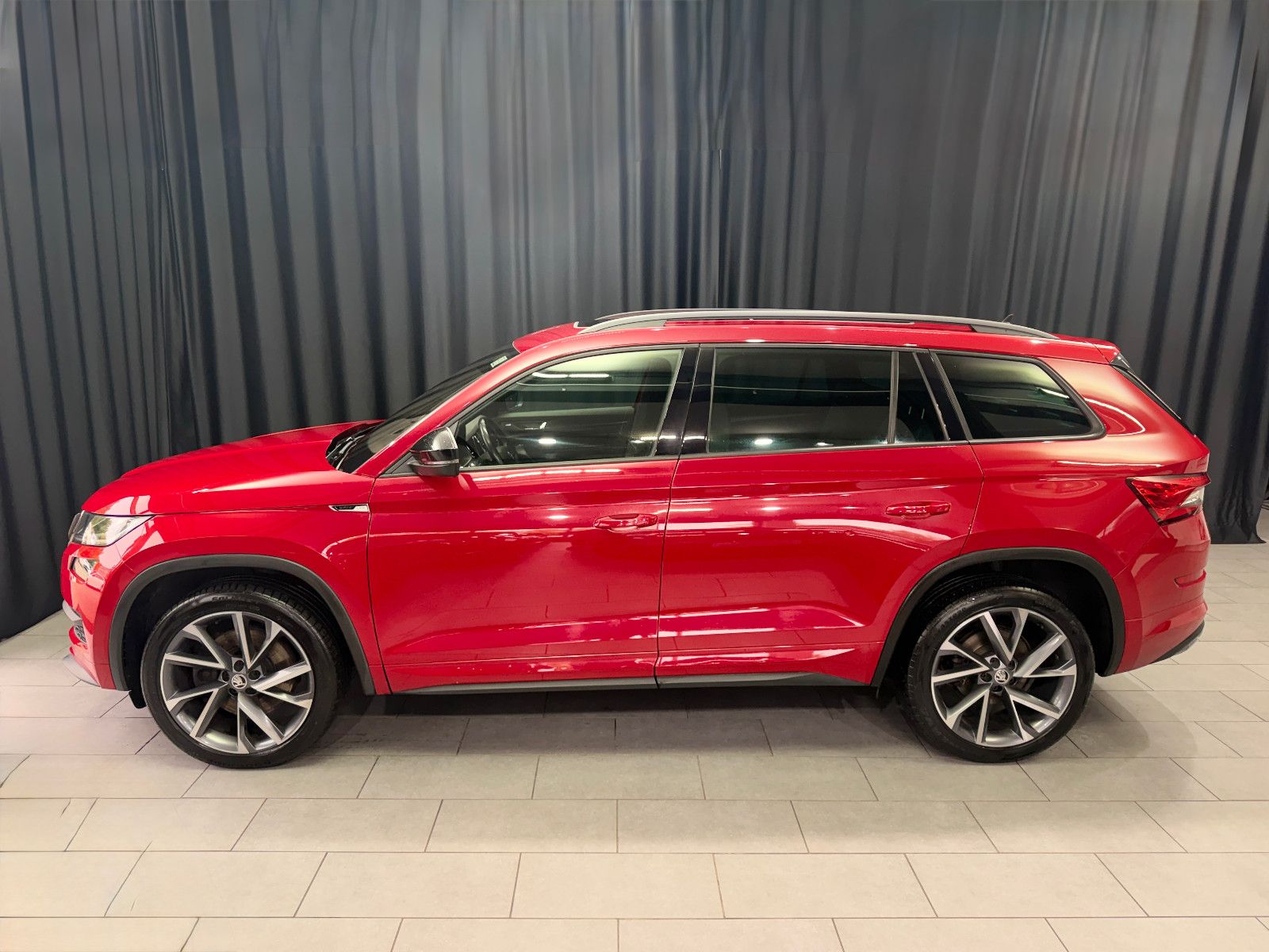 Fahrzeugabbildung SKODA Kodiaq Ambition 4x4|7-SITZER|CANTON|PANO|AHK