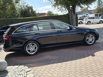 Mercedes E 200 - 5