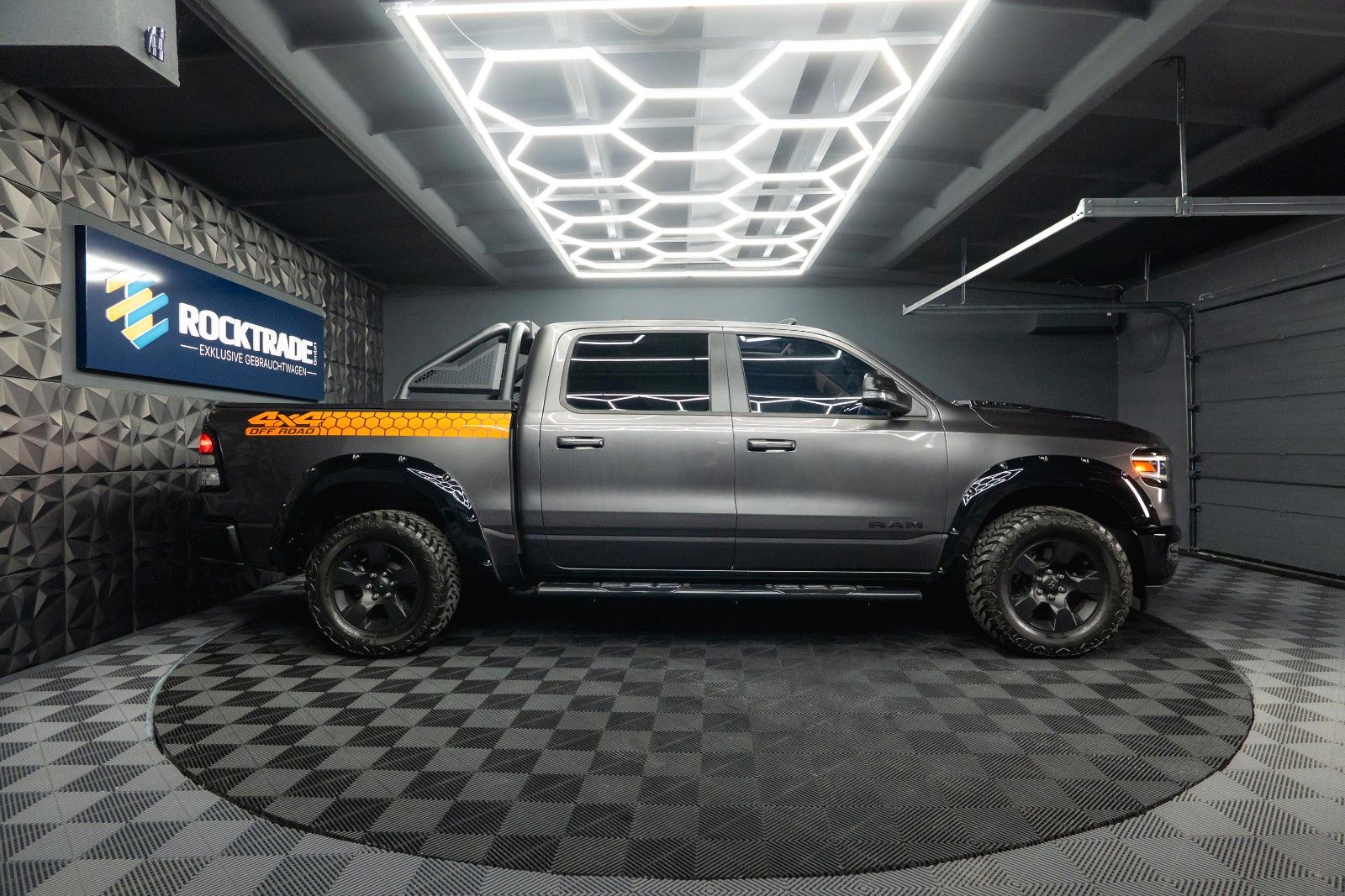 Fahrzeugabbildung Dodge RAM 5.7 V8 HEMI 4x4 OFFROAD Night Limited 19%