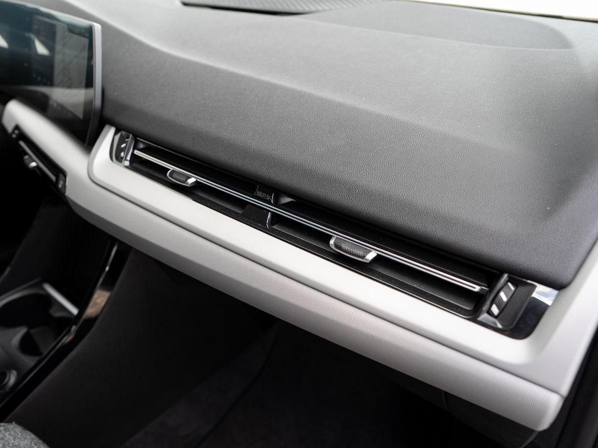BMW 220i Active Tourer AHK PANO Alarm RFK ShadowL