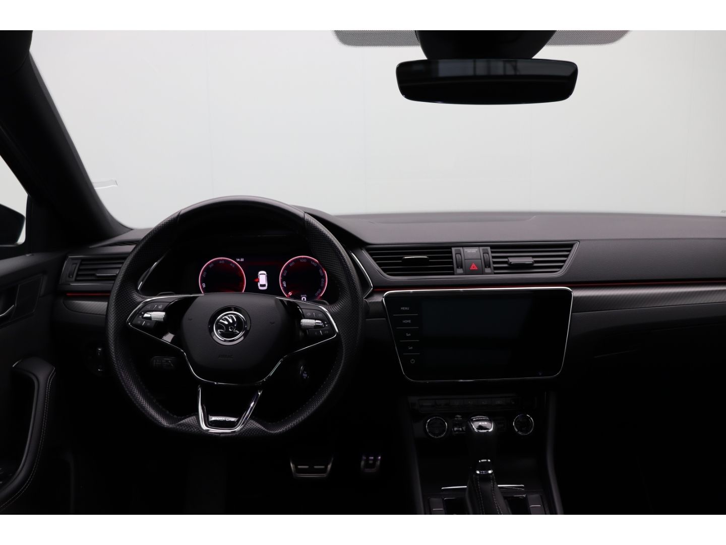 Fahrzeugabbildung SKODA Superb Combi SportLine 4x4 Digi Cockpit 360 Kame