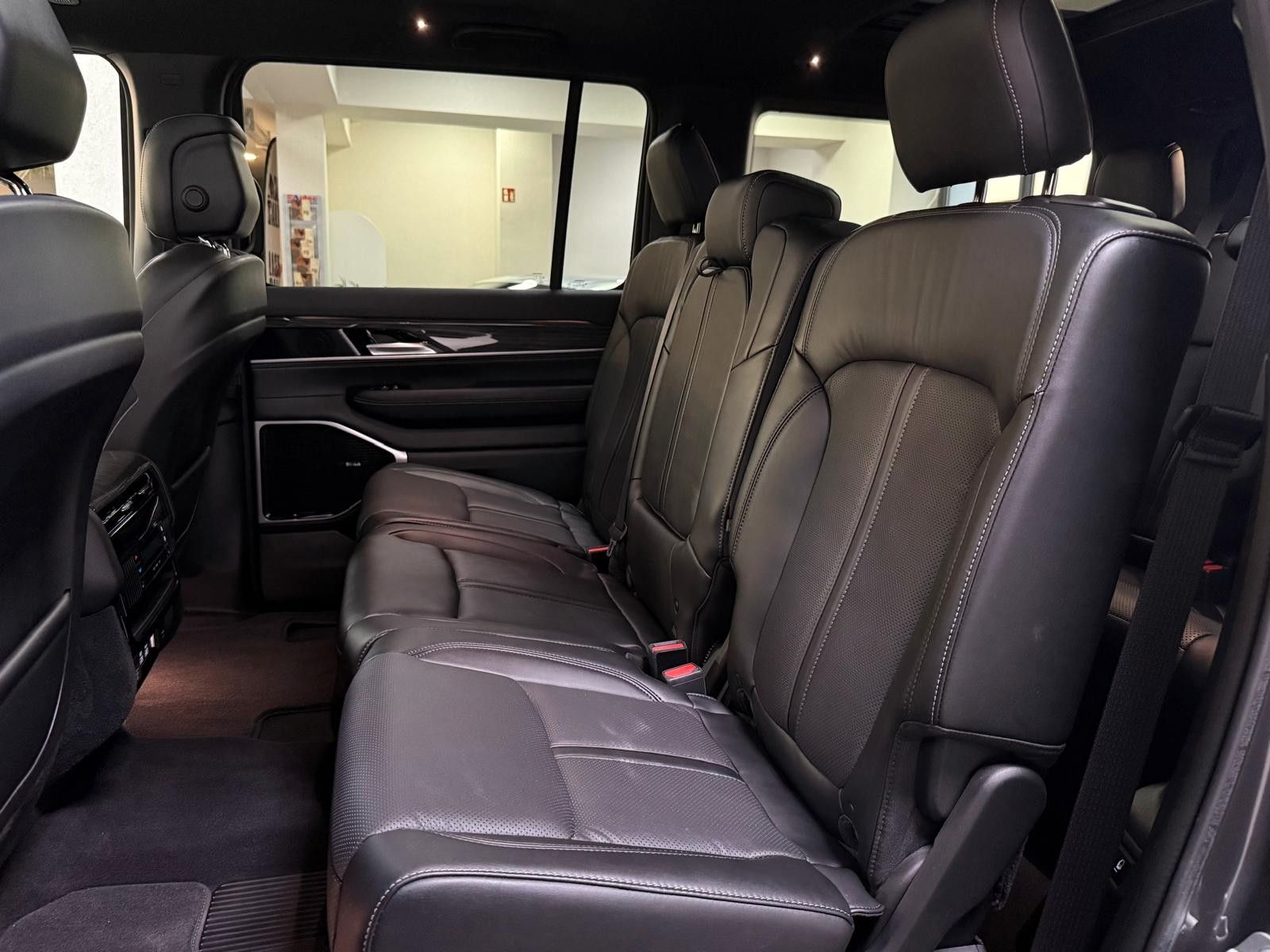 Fahrzeugabbildung Jeep WAGONEER SERIES III 5.7L-LUFTFED.-8 SITZE-LPG
