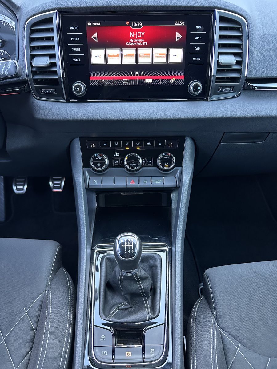 Fahrzeugabbildung SKODA Karoq 1.5 TSI Sportline NAV+LED+CARPLAY+TEMPOMAT