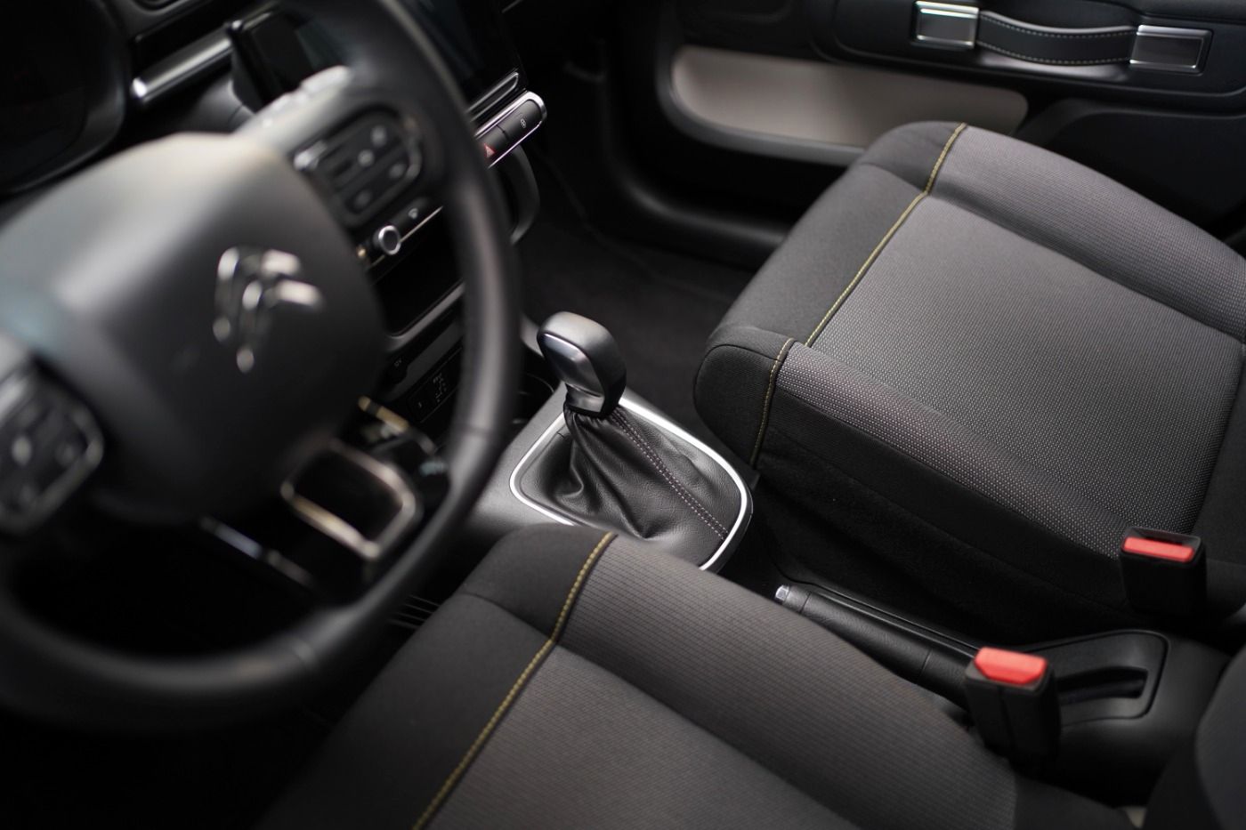 Fahrzeugabbildung Citroën C3 PureTech 110 EAT6 Shine Automatik Sitzheizung