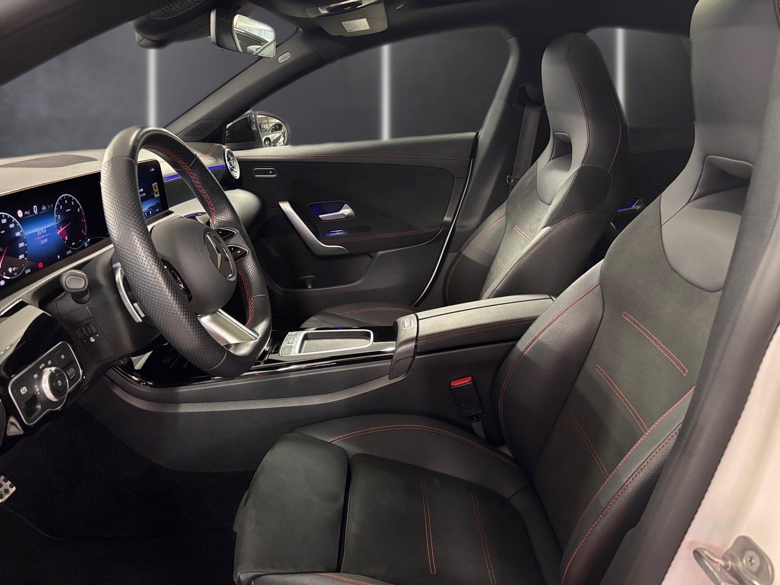 Fahrzeugabbildung Mercedes-Benz CLA 200 AMG Prem *Pano*STDHZG*Distro*360°*Night*