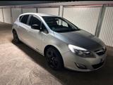 Opel **Opel Astra J 1.4 Turbo TÜV Neu** - Opel Astra aus 2010: Turbo