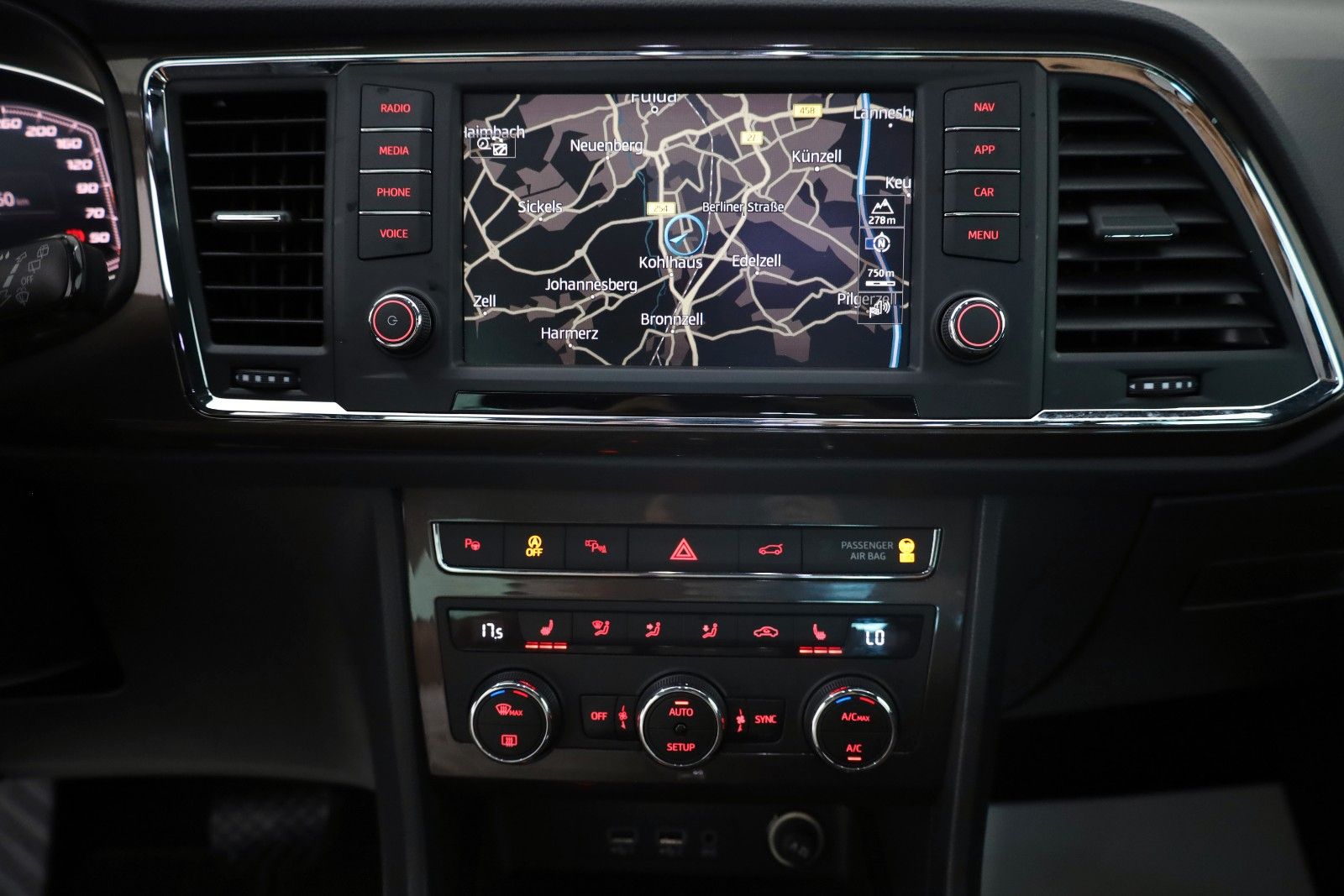 Fahrzeugabbildung SEAT Ateca Xcellence T.Leder,Navi,LED,SH,ACC,SR+WR