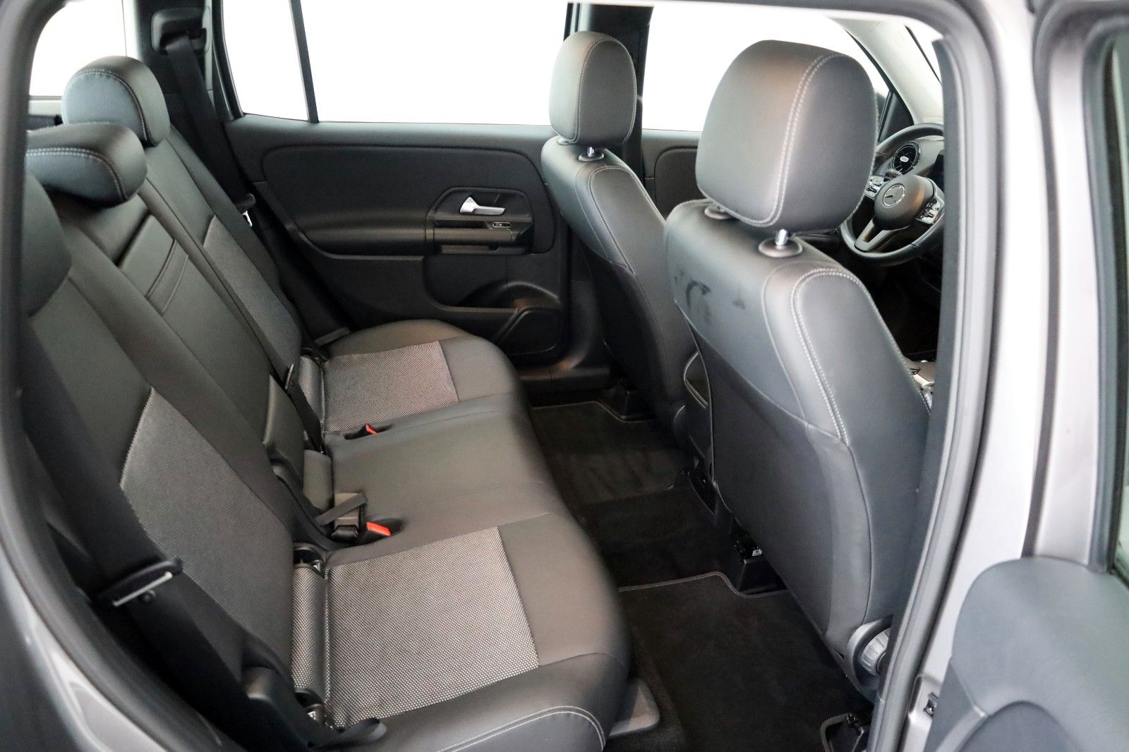 Fahrzeugabbildung Mercedes-Benz GLB 200d T.Leder,Navi,LED,SH,Kamera,Park-Paket