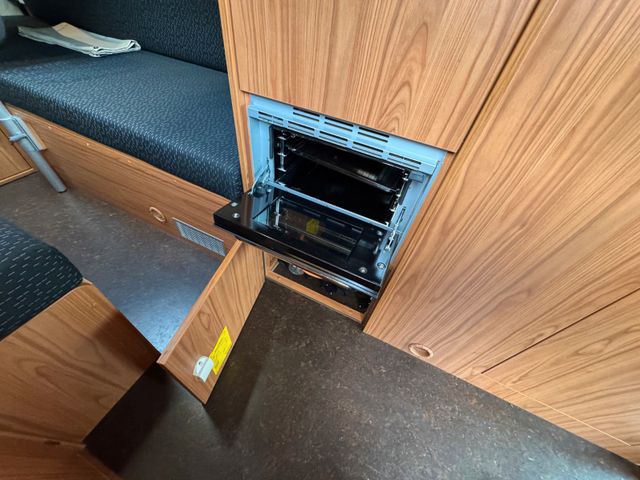 HRZ Freedom Life-Mercedes 3.0-V6-4x4-Standklima-Ahk