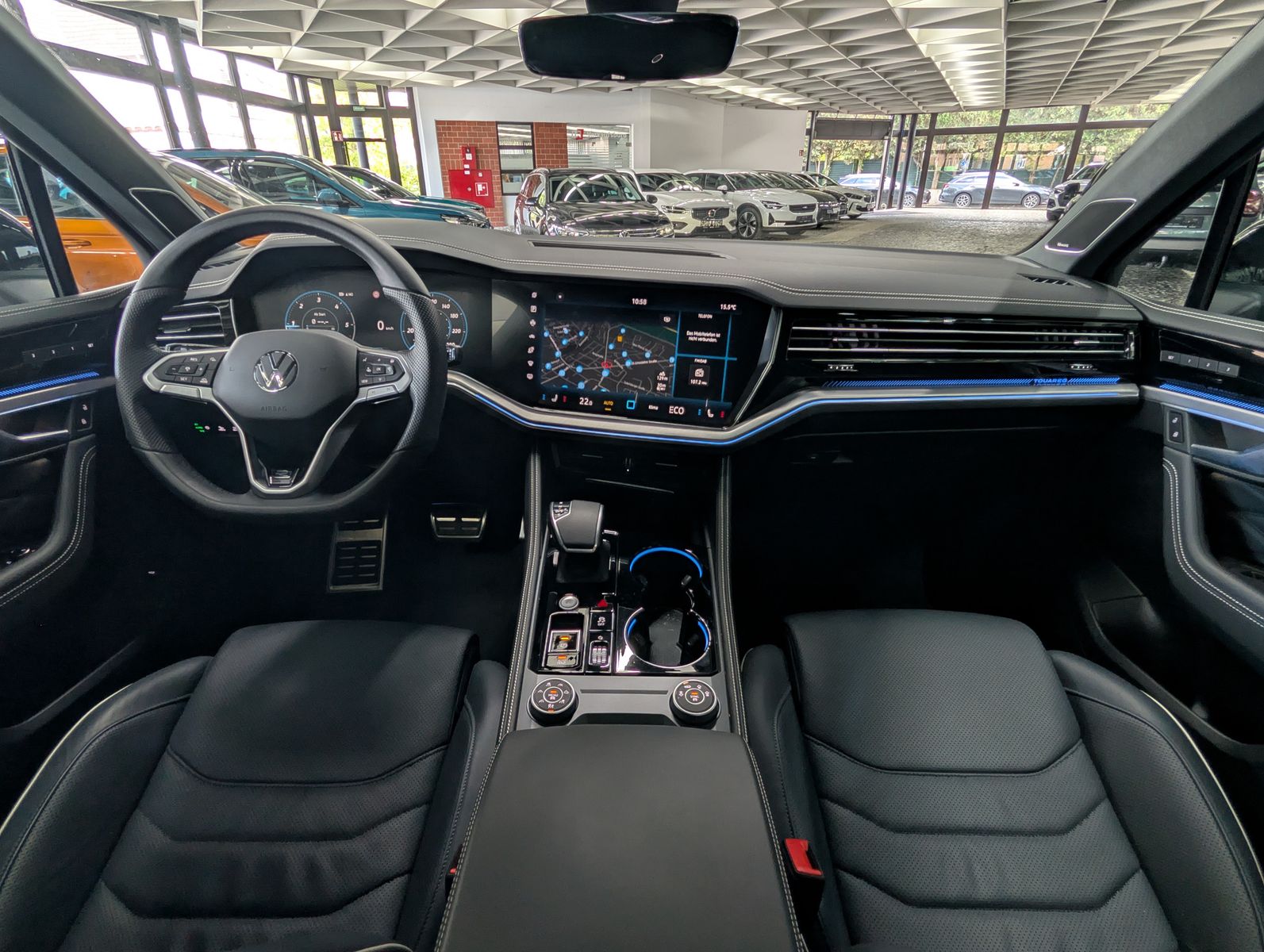 Fahrzeugabbildung Volkswagen Touareg 3.0TDI 4M R-Line VOLL Black 22" UPE 114T