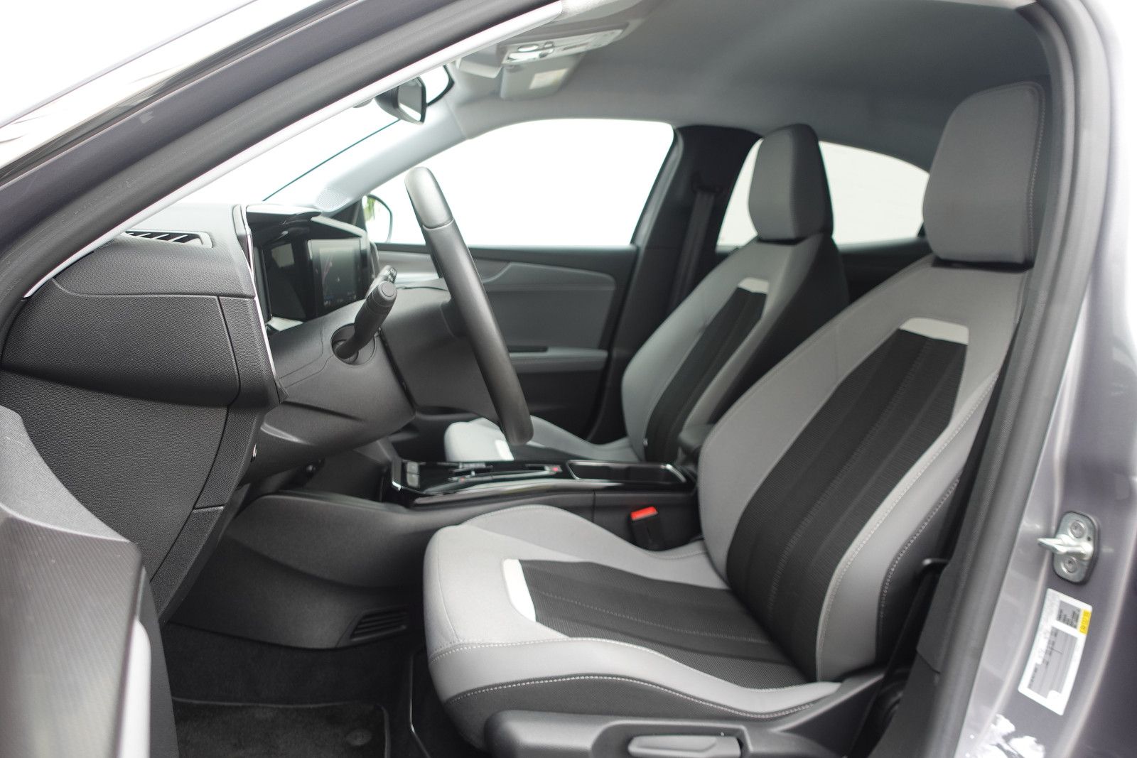 Fahrzeugabbildung Opel Mokka-e Elegance,Navi,Kamera,Sitzhzg,Allwetter
