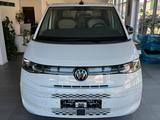 Volkswagen T7 Multivan Style Lang /Standheizung/8-Fach /AHK - gebrauchte VW T7 Multivan aus dem Jahr 2023