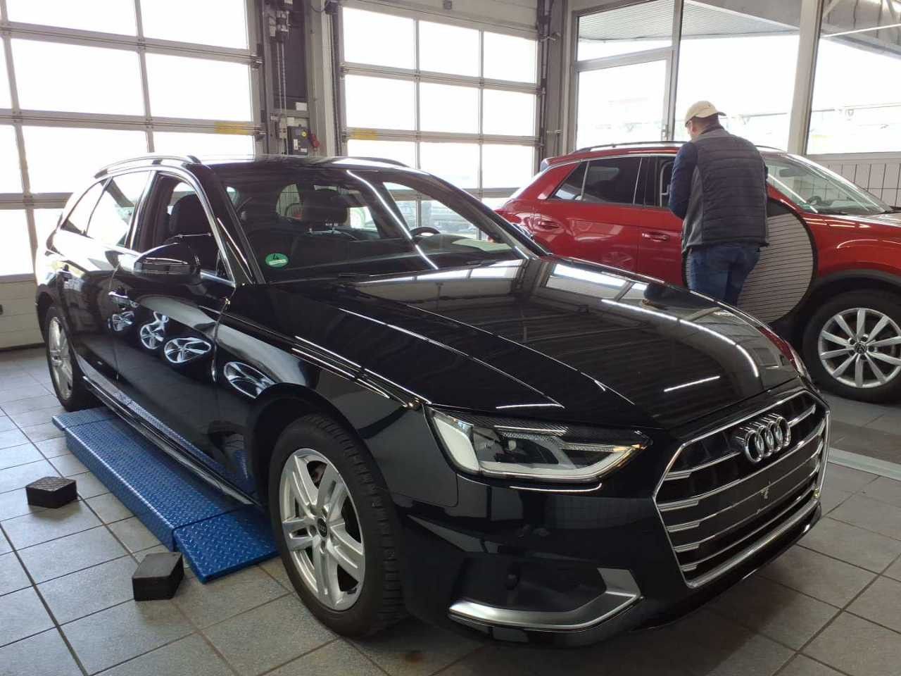 Audi A4 Avant 40 TDI ADVANCED *INT S LINE*AHK*PANO*VC imagem 2