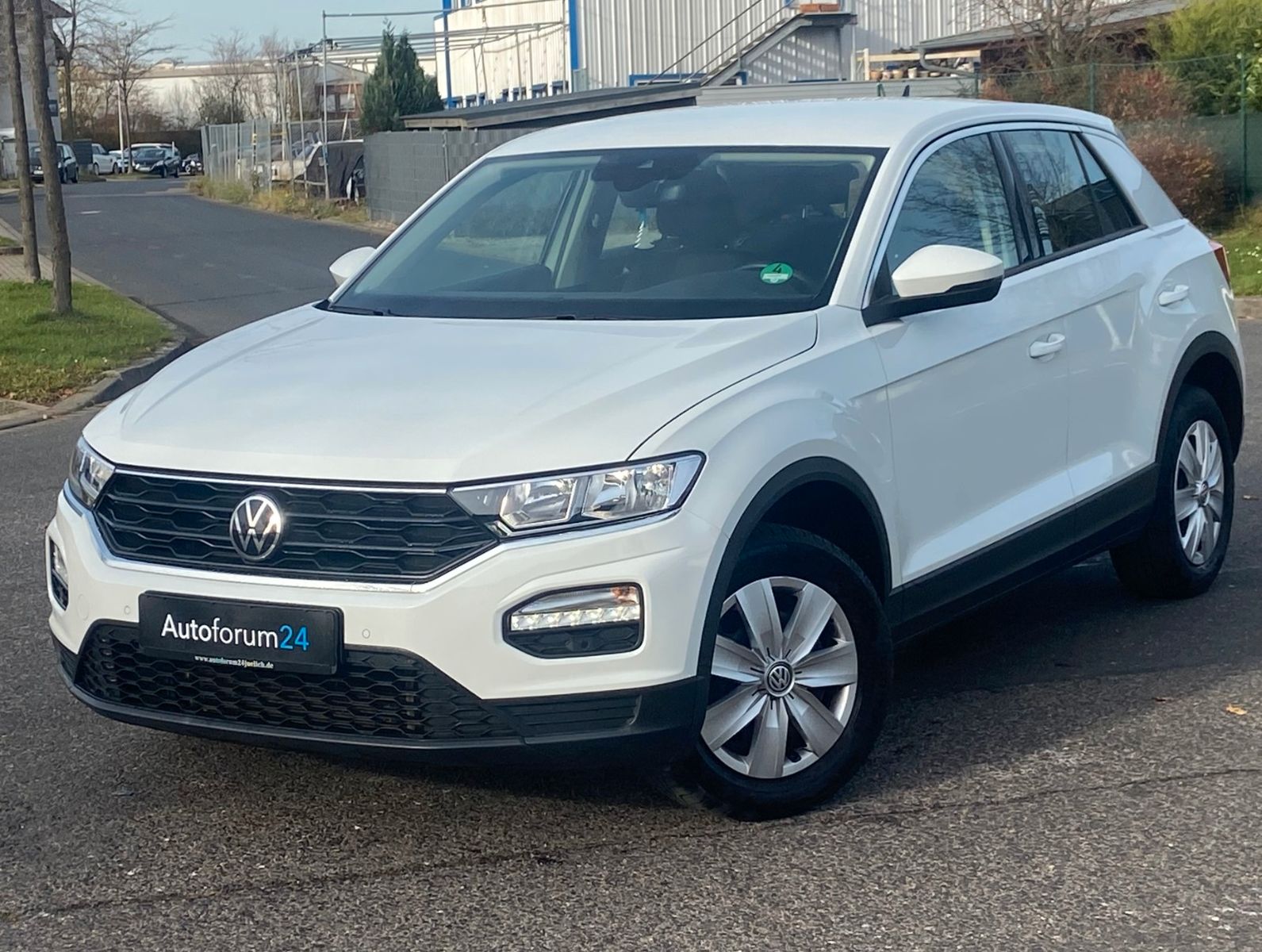 VW T-Roc Basis*Autom.*Navi*PDC*CarPlay*