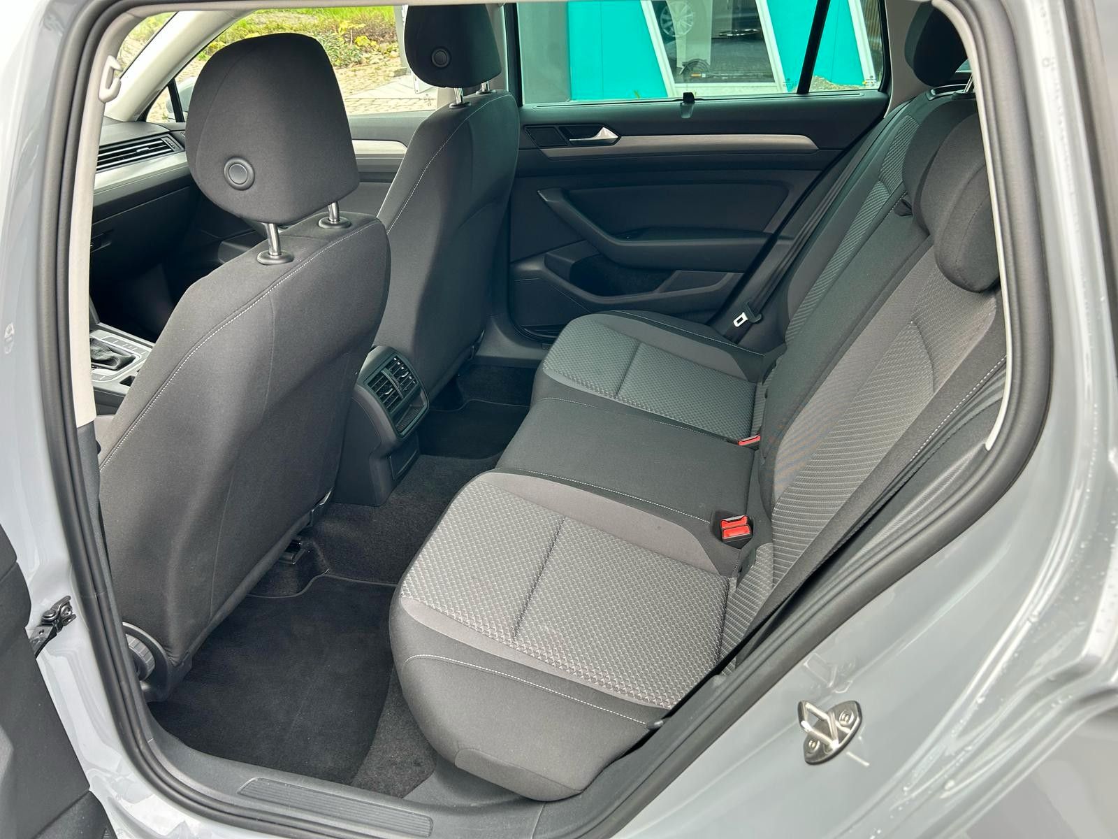 Fahrzeugabbildung Volkswagen Passat Variant 1.5 TSI Buisness  DSG Navi AHK