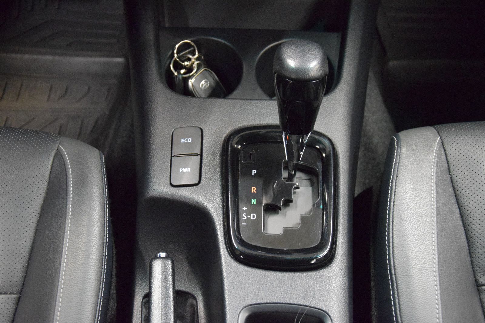 Fahrzeugabbildung Toyota Hilux 4x4 Invincible DoKa AHK JBL Keyless LED