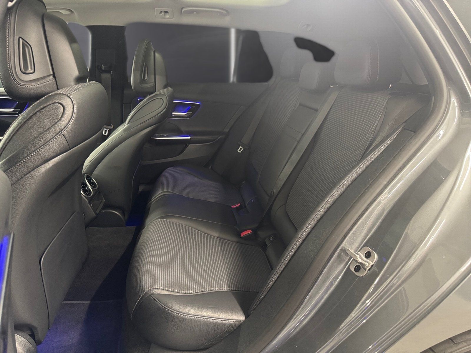 Fahrzeugabbildung Mercedes-Benz C 200 T Avantgarde*Pano*Totwin*LED*Kamera*CarPl*