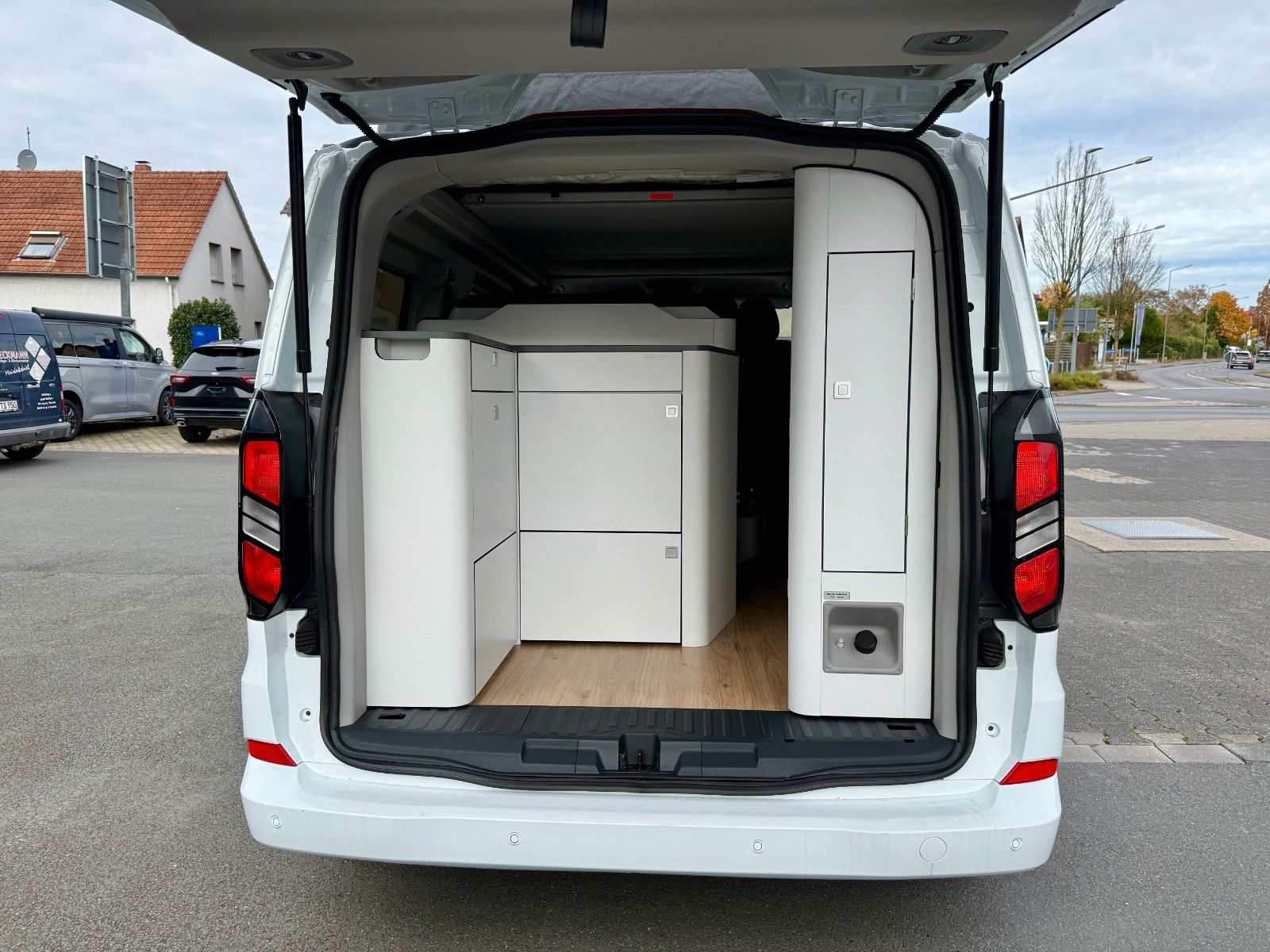 Vehicle image Ford Nugget L1 Coast | New model V710