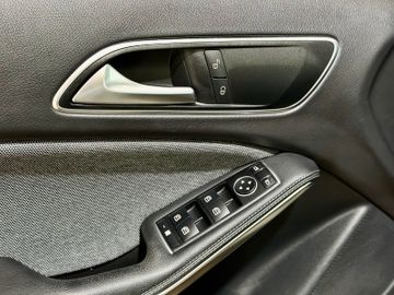 Fahrzeugabbildung Mercedes-Benz GLA 200 Style *Navi *PDC *1.Hand