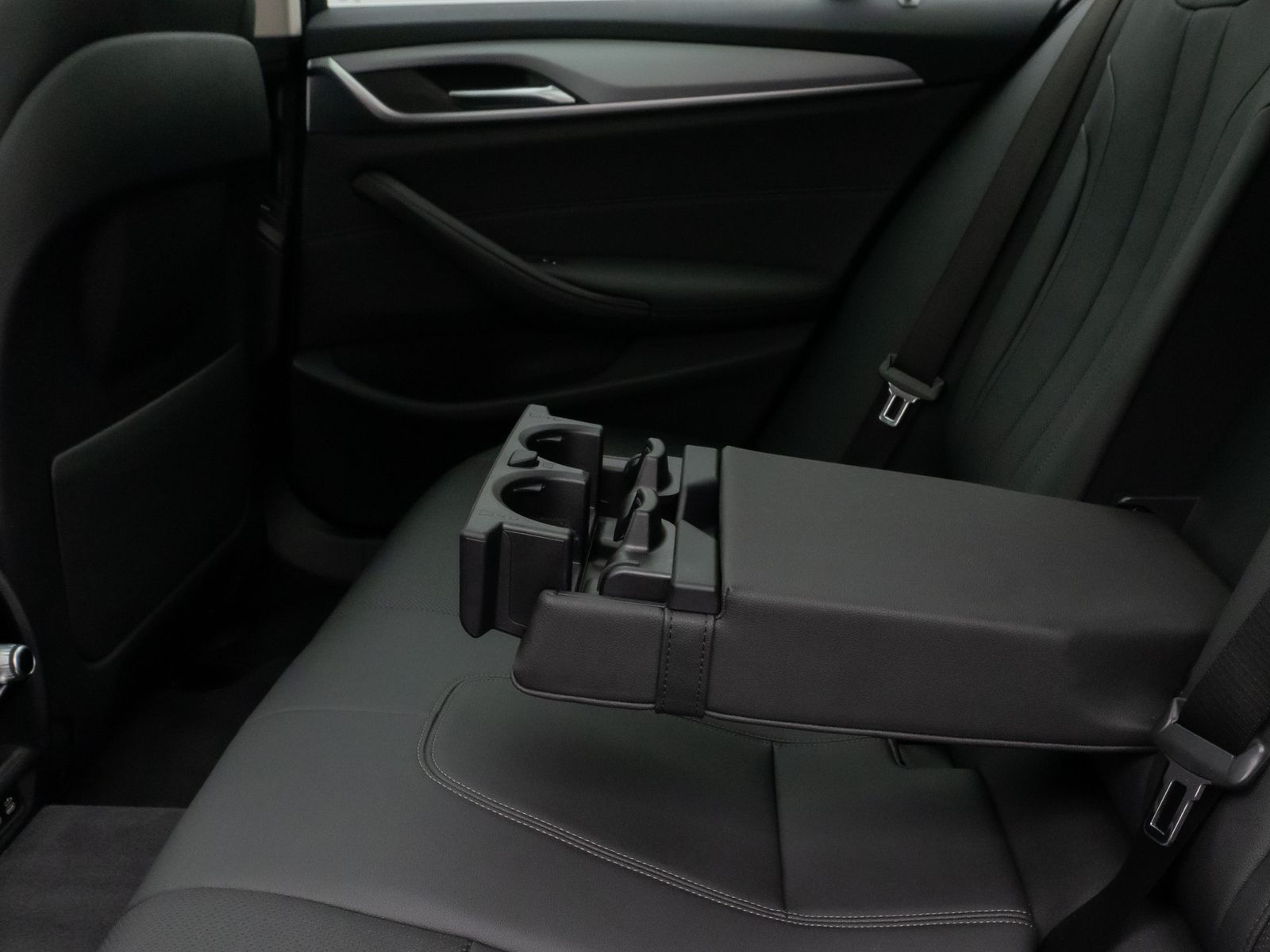 Fahrzeugabbildung BMW 530e xD Panorama 360°HUD DAB Leder Alarm 18Zoll