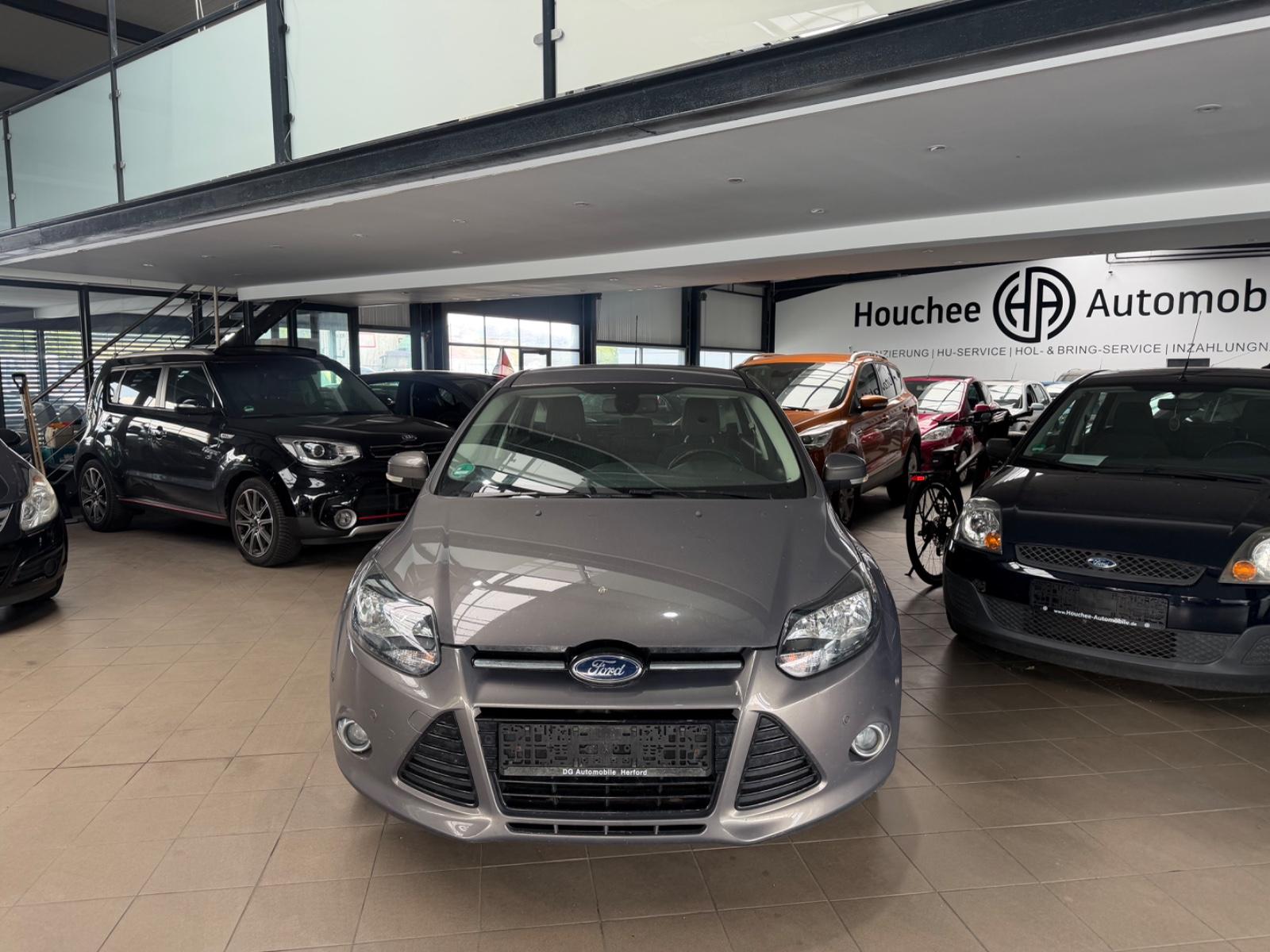 Ford Focus Lim. Titanium 1,6l  *81.000km*2-Hand