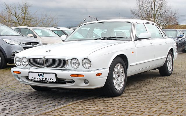 Jaguar XJ8 4.0 V8 Lang/SHEFT/LEDER/KLIMA/SHZ/TEMP/TOP