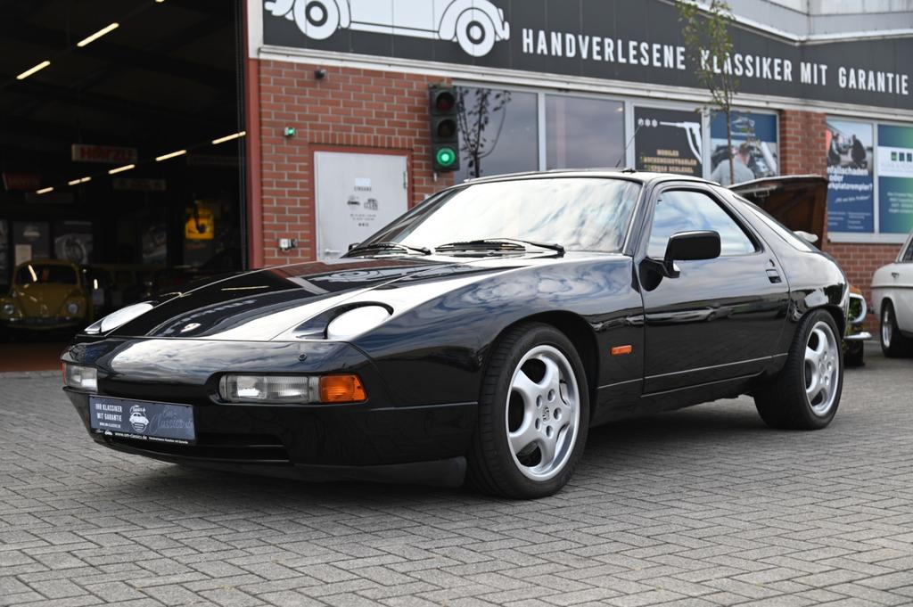 Porsche 928