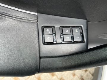 Bild 13 Jaguar F-PACE Portfolio AWD Leichter Seitenschaden